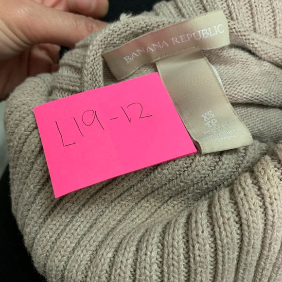 Banana republic XS cream sweater - Picture 5 of 7
